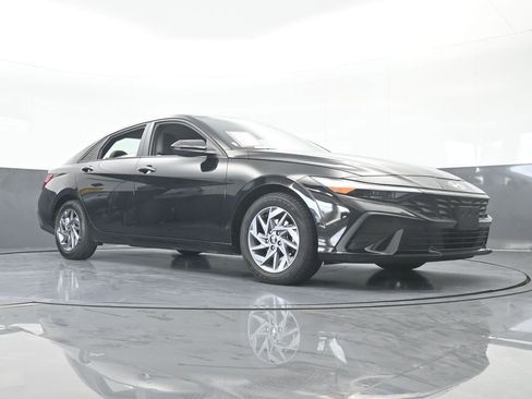 Used 2024 Hyundai Elantra SEL image 63