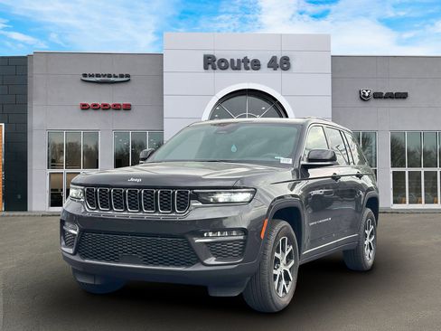 Used 2024 Jeep Grand Cherokee Limited AWD/4WD image 2
