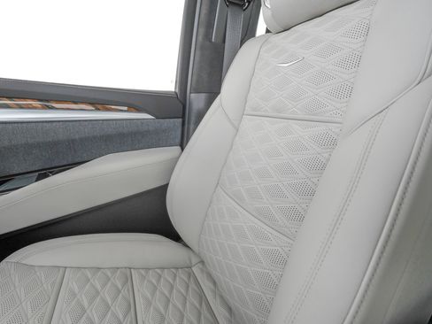 Used 2026 Cadillac Escalade Platinum Luxury w/ LPO, Floor Liner Package AWD/4WD image 30