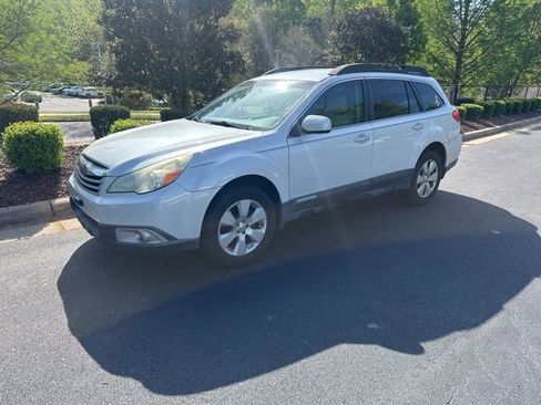 Used 2011 Subaru Outback 2.5i Premium w/ All-Weather Pkg image 3