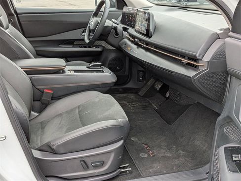 Used 2023 Nissan Ariya FWD image 23