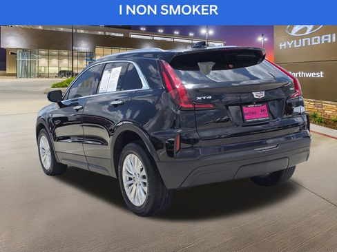 Used 2024 Cadillac XT4 Luxury w/ Cold Weather Package FWD image 9