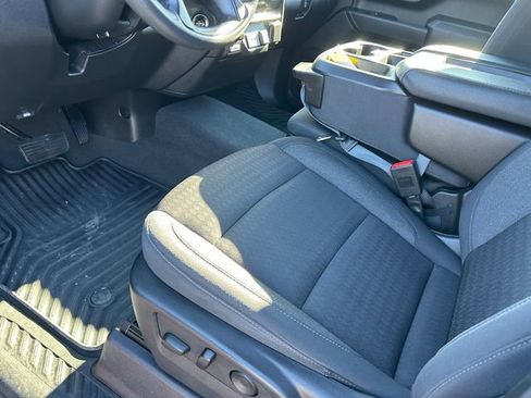 Used 2024 Chevrolet Silverado 2500 Custom w/ Custom Convenience Package image 11