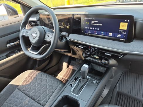 Used 2026 Nissan Kicks SV w/ Charging Package FWD image 34
