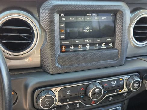 Used 2019 Jeep Wrangler Unlimited Sahara AWD/4WD image 22