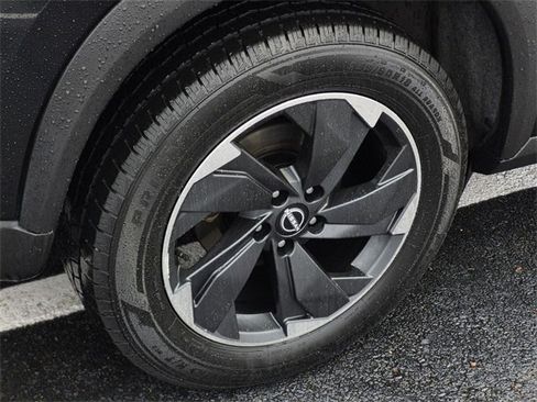 Certified 2024 Nissan Rogue SV image 7