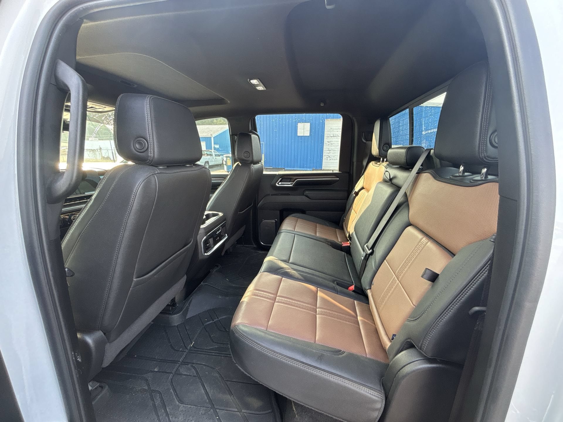 Used 2025 Chevrolet Silverado 3500 High Country w/ High Country Premium Package AWD/4WD image 10