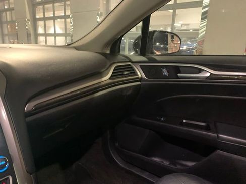 Used 2017 Ford Fusion SE w/ Equipment Group 202A image 19