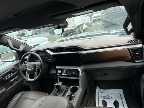 Used 2024 GMC Sierra 1500 Denali w/ Technology Package image 9