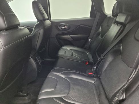 Used 2019 Jeep Cherokee Limited AWD/4WD image 18