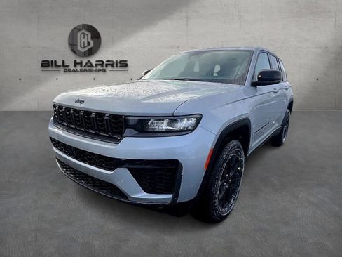 New 2026 Jeep Grand Cherokee Altitude AWD/4WD image 1