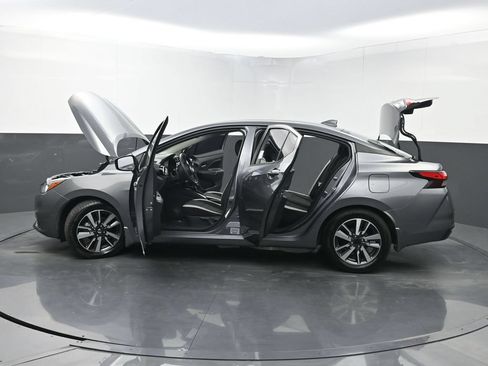 Used 2020 Nissan Versa SV FWD image 33