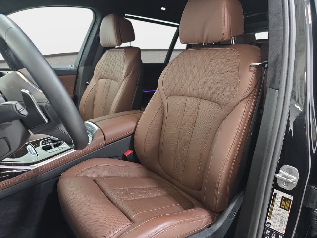 Certified 2025 BMW X7 xDrive40i w/ M Sport Package AWD/4WD image 12