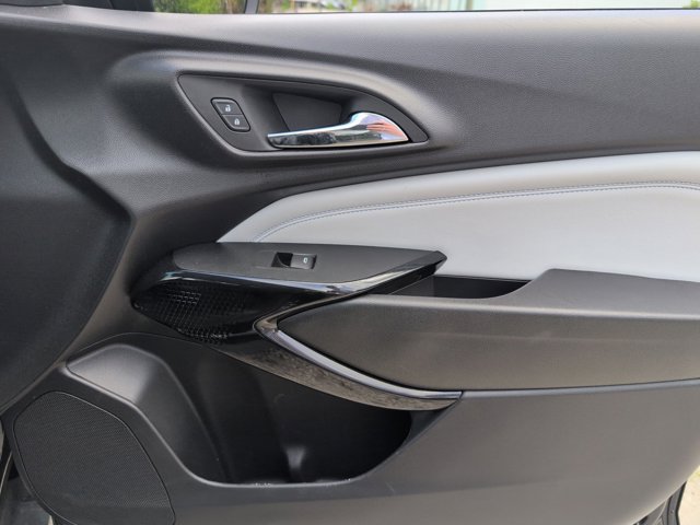 Used 2025 Chevrolet Trax LT w/ LT Convenience Package FWD image 32