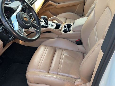 Used 2020 Porsche Cayenne AWD/4WD image 10