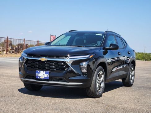New 2026 Chevrolet Trax LT w/ Driver Confidence Package FWD image 2