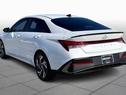 Used 2025 Hyundai Elantra Sport image 10