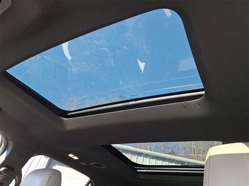 Used 2019 Ford Explorer XLT w/ Equipment Group 202A image 16