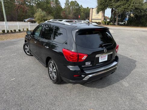 Used 2018 Nissan Pathfinder SL image 4