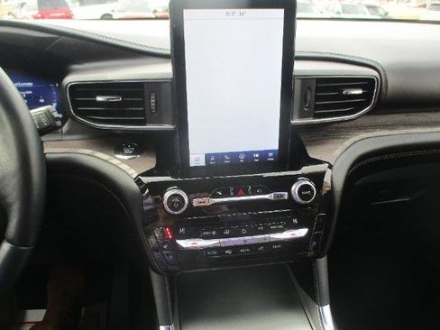 Certified 2021 Ford Explorer Platinum w/ Equipment Group 601A image 5