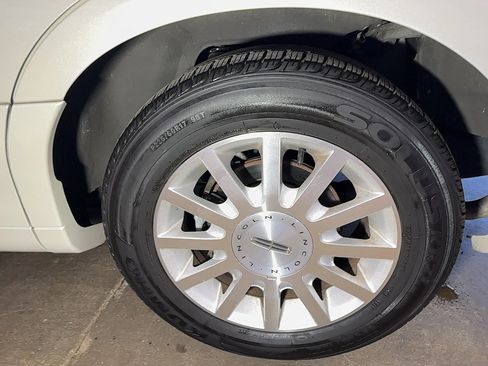 Used 2007 Lincoln Town Car Signature RWD image 97