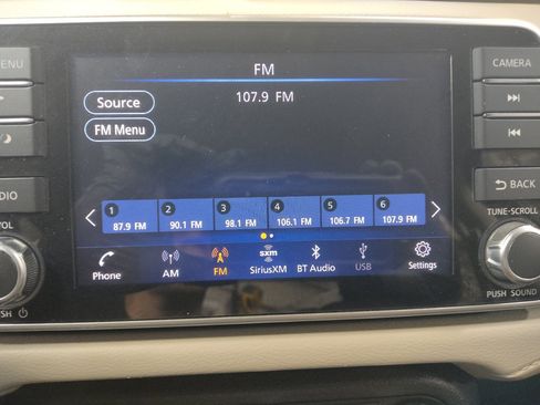 Used 2021 Nissan Versa SV FWD image 25