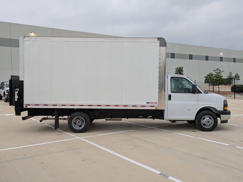 New 2024 GMC Savana 3500 Extended w/ Power Convenience Package image 2