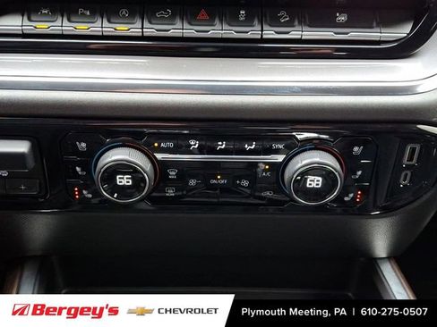 Certified 2023 Chevrolet Silverado 1500 High Country w/ Z71 Off-Road Package AWD/4WD image 19