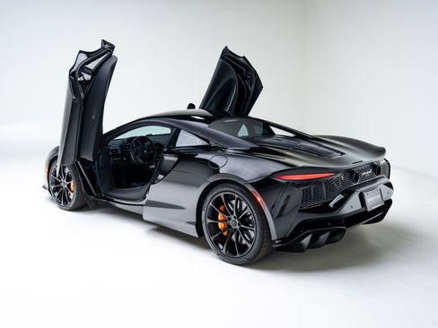 Used 2026 McLaren Artura image 10