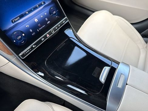 Used 2025 Mercedes-Benz C 300 Sedan image 17