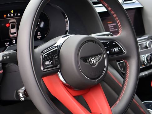 Used 2023 Bentley Bentayga Plug-In Hybrid AWD/4WD image 20