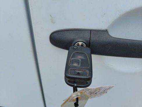 Used 2013 Mercedes-Benz Sprinter 2500 image 16