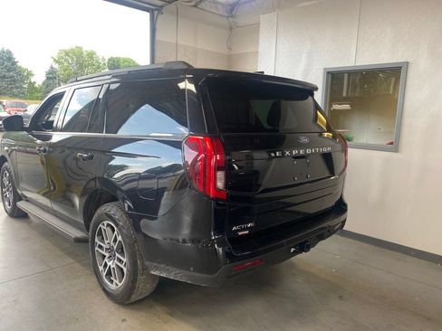 Used 2025 Ford Expedition Active AWD/4WD image 3
