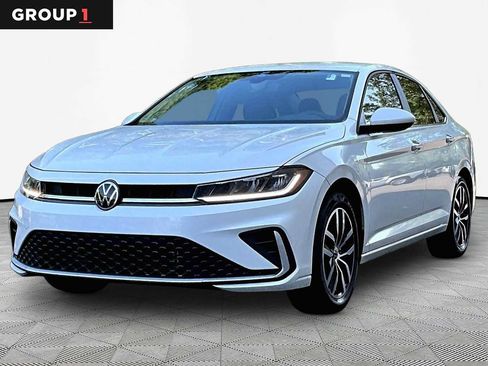 Used 2025 Volkswagen Jetta SE FWD image 1