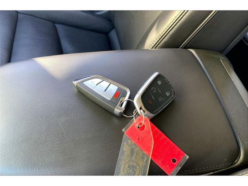 Used 2018 Cadillac XT5 Luxury w/ Driver Awareness Package image 11