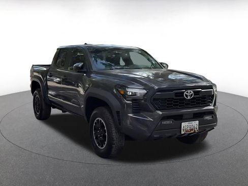 Used 2025 Toyota Tacoma TRD Off-Road image 2