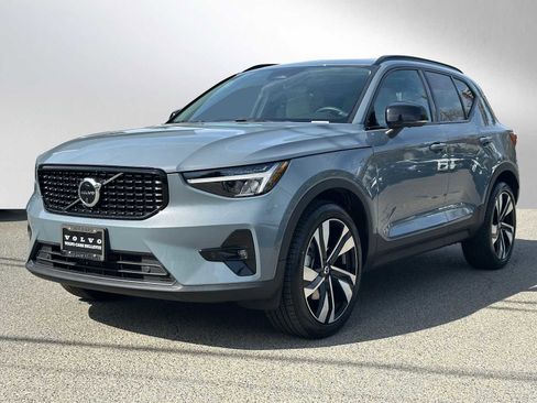 Certified 2023 Volvo XC40 B5 Plus w/ Driver Assist Package AWD/4WD image 8
