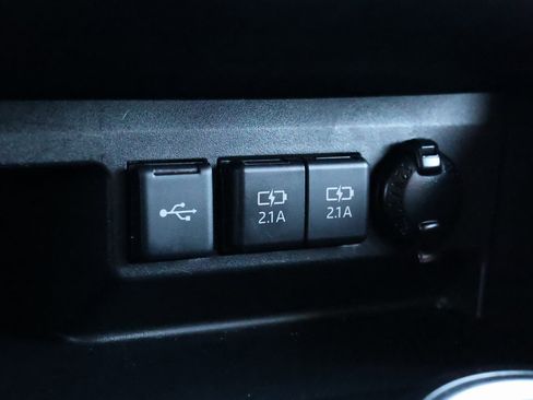 Used 2021 Toyota Highlander L image 23