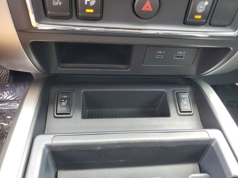 Used 2021 Nissan Titan SV w/ SV Convenience Package image 25