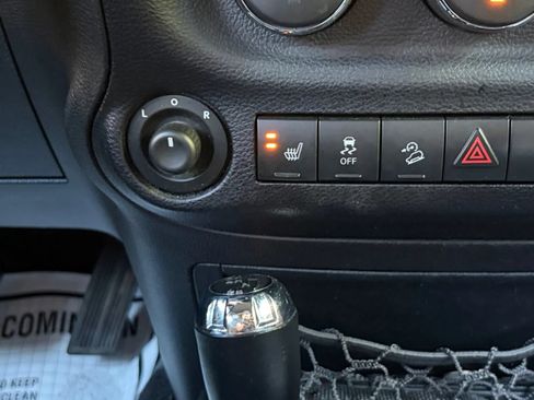 Used 2013 Jeep Wrangler Unlimited Rubicon w/ Connectivity Group AWD/4WD image 24