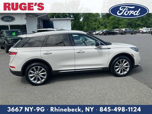 Used 2022 Lincoln Corsair AWD w/ Premium Package image 2
