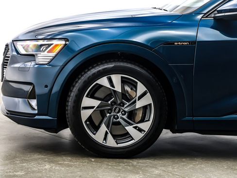 Used 2023 Audi e-tron Premium w/ Convenience Plus Package image 10