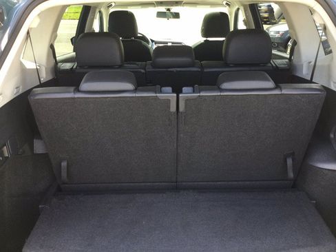 Used 2020 Volkswagen Tiguan SE w/ Panoramic Sunroof Package AWD/4WD image 16