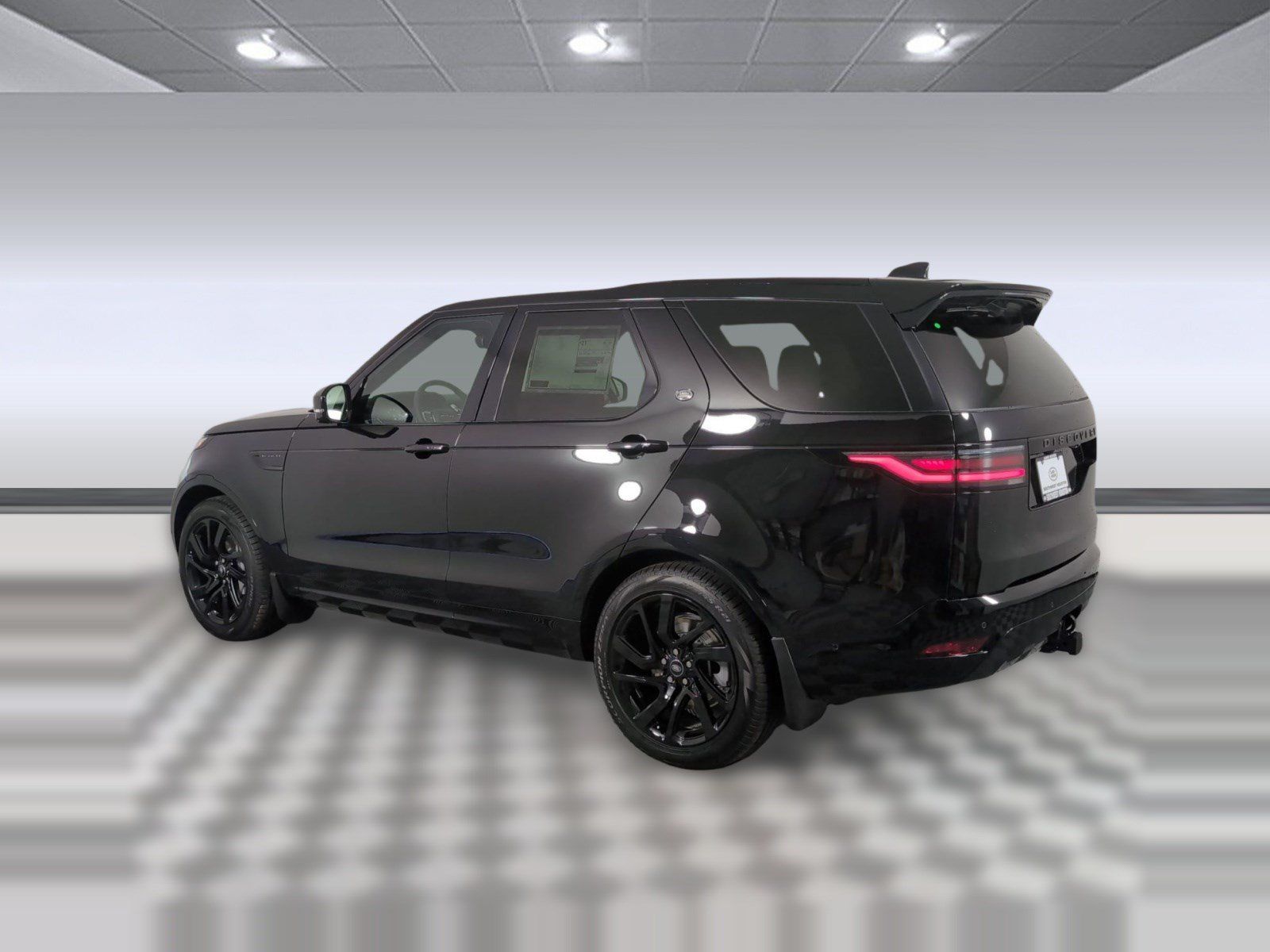 Used 2025 Land Rover Discovery Dynamic SE AWD/4WD image 3
