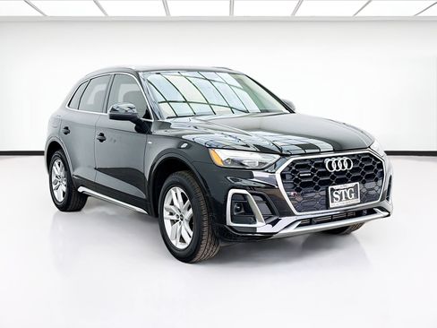 Used 2022 Audi Q5 2.0T Premium w/ Convenience Package image 3