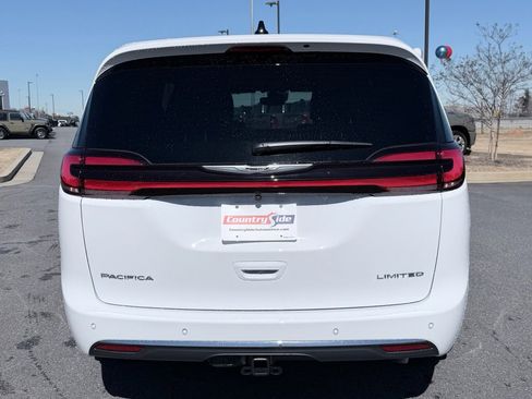 New 2026 Chrysler Pacifica Limited image 8
