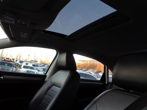 Used 2015 Volkswagen Passat 1.8T SE image 23