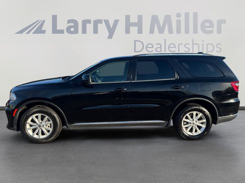 Used 2023 Dodge Durango SXT image 2