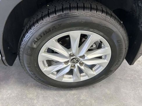 Certified 2025 Toyota Corolla Cross LE FWD image 10