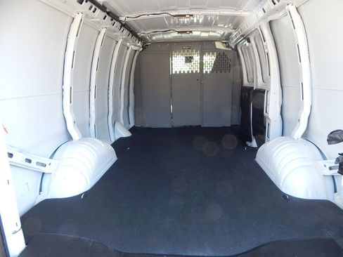 Used 2020 Chevrolet Express 2500 image 12